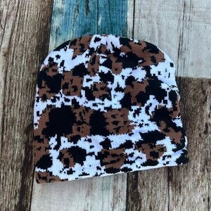 ❤️bundle price only❤️ NWOT women’s boutique beanie cow